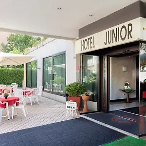 Отель Junior