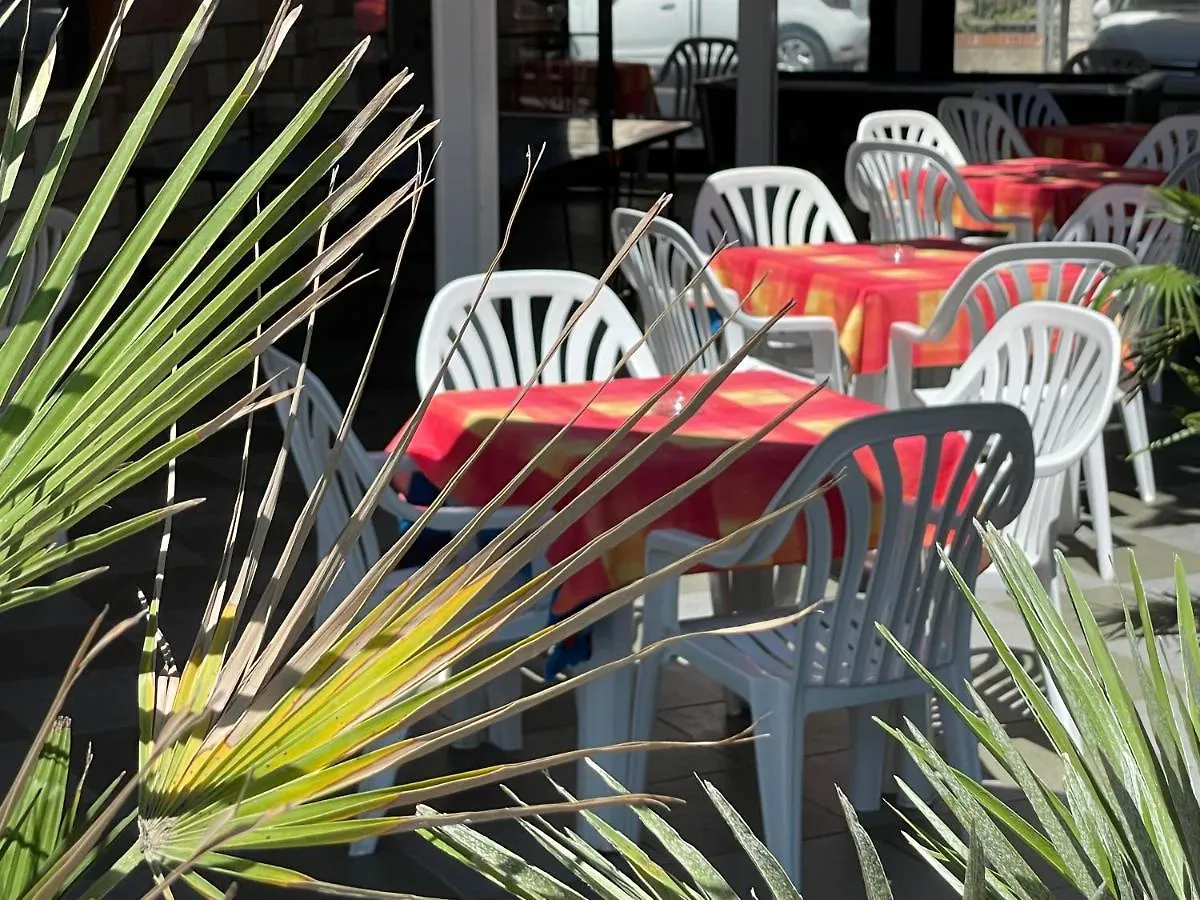 Hotel Apis Rimini 3*,