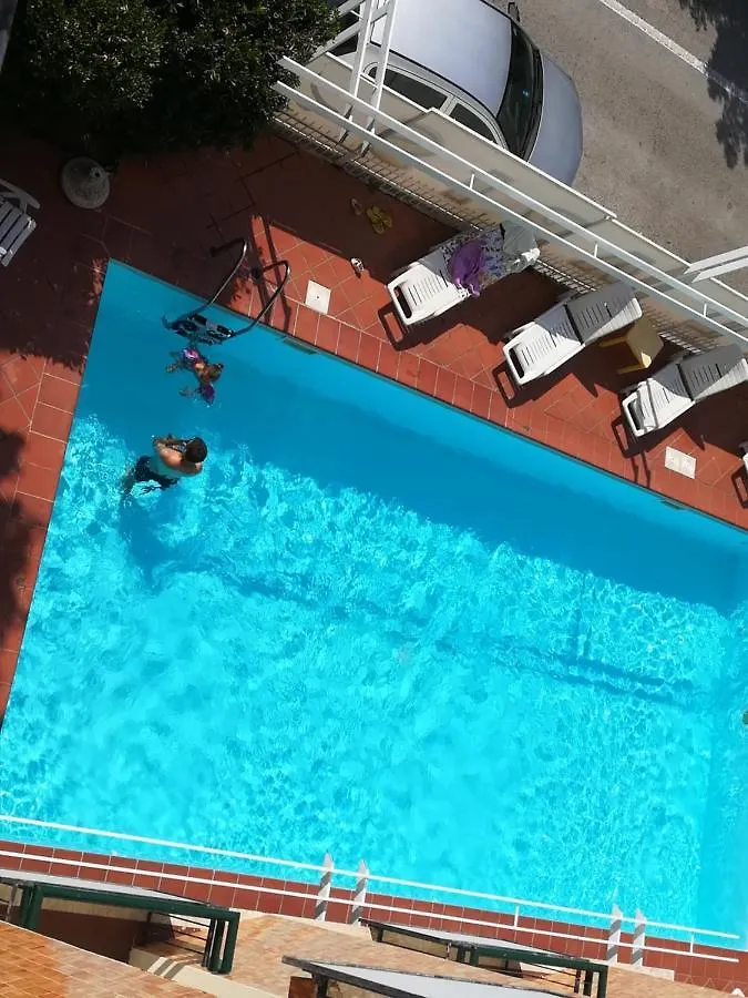 Hotel Apis Римини