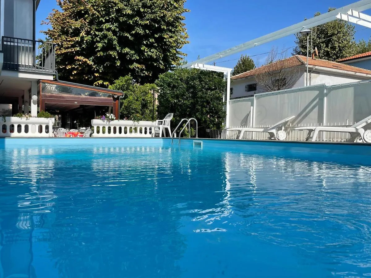 Hotel Apis Римини