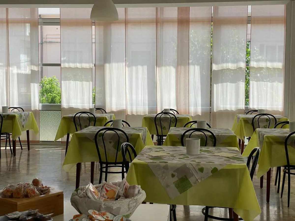 Hotel Apis Римини