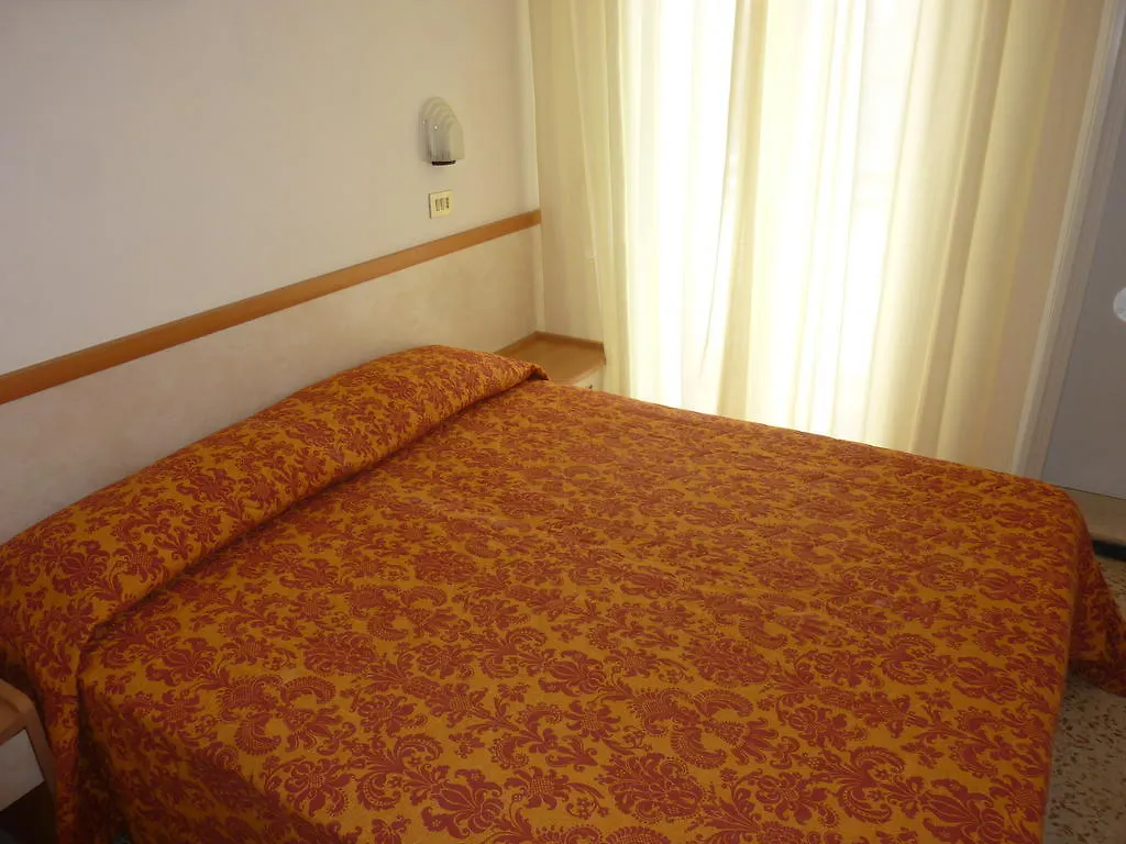 Hotel Apis Римини Италия
