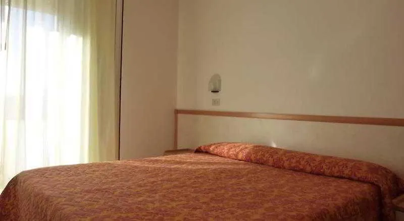 Hotel Apis Римини