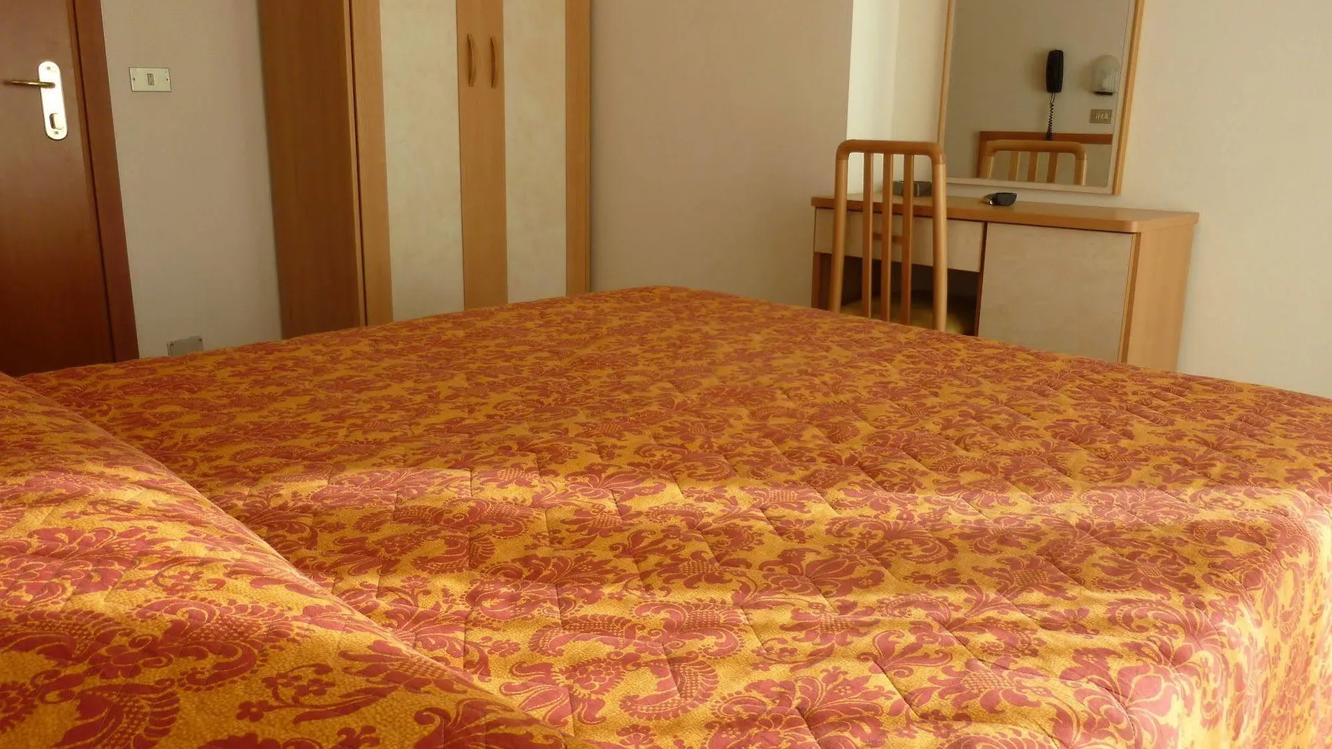 Hotel Apis Римини 3*,