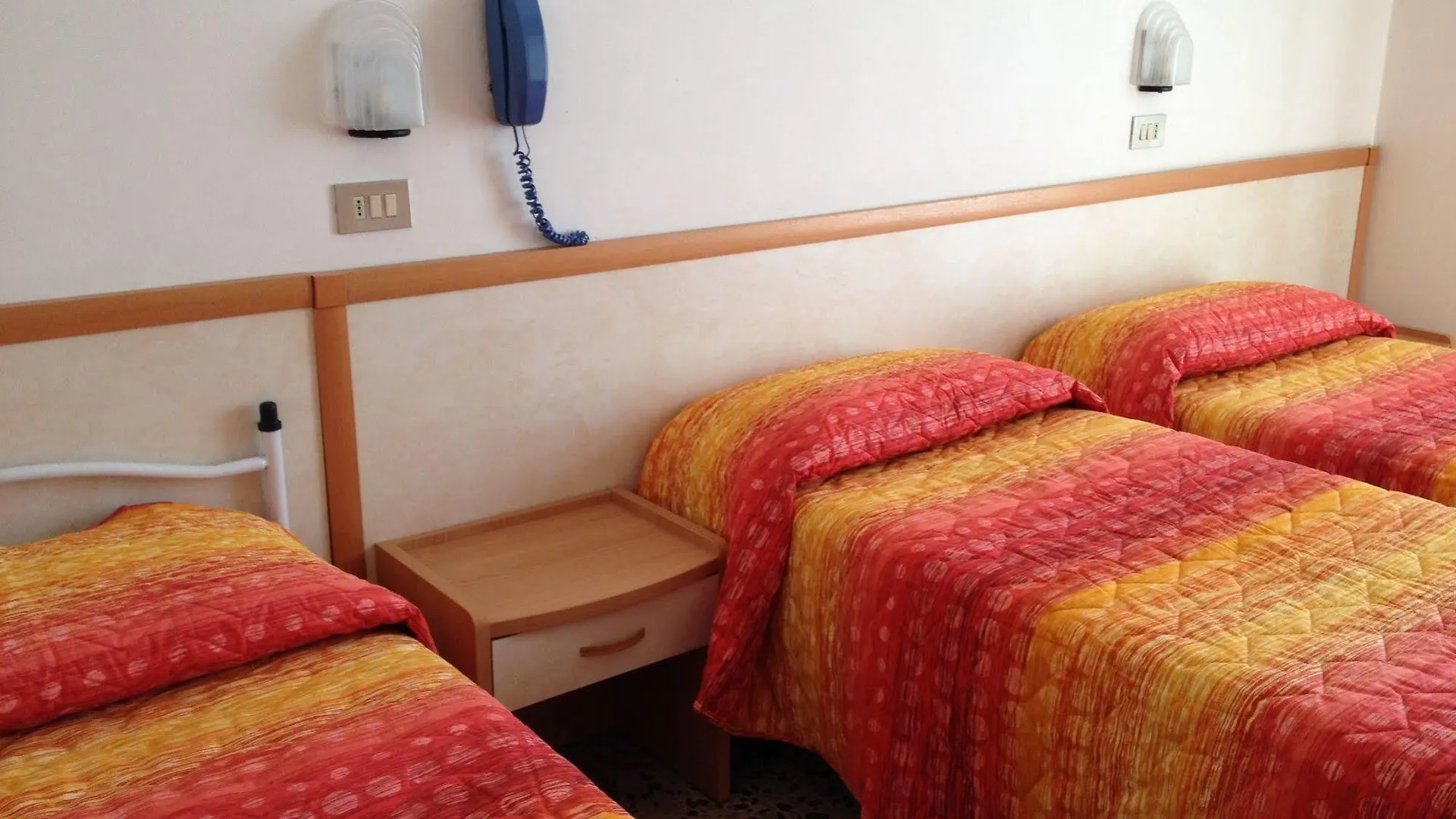 Hotel Apis Римини