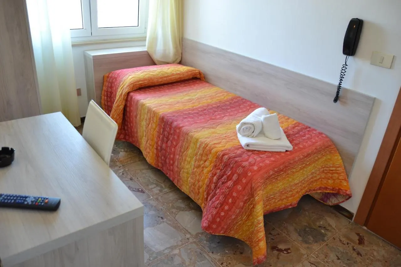 Hotel Apis Римини