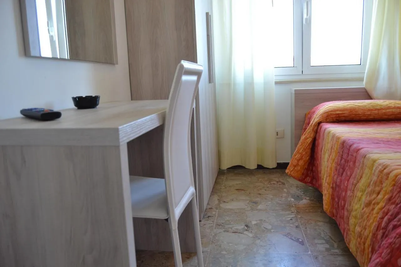 Hotel Apis Римини