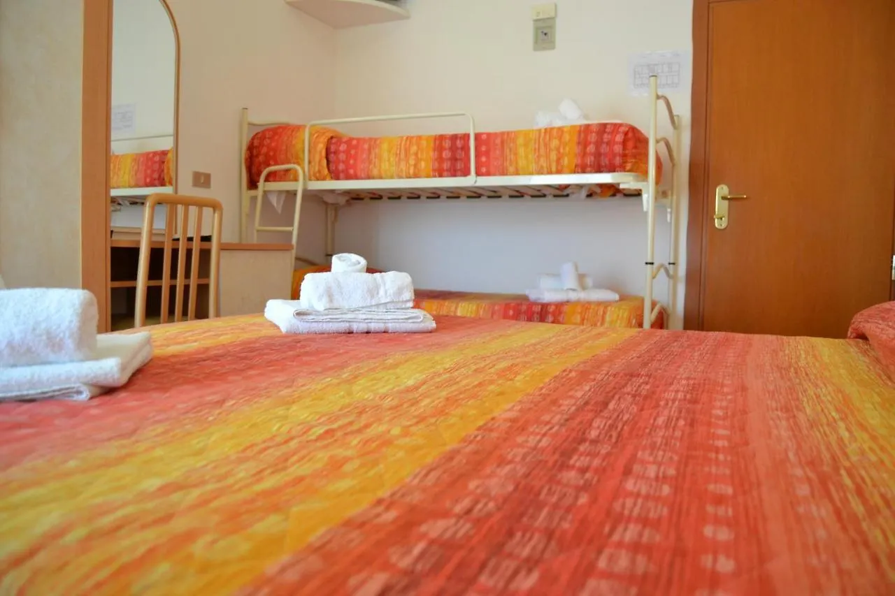 Hotel Apis Римини